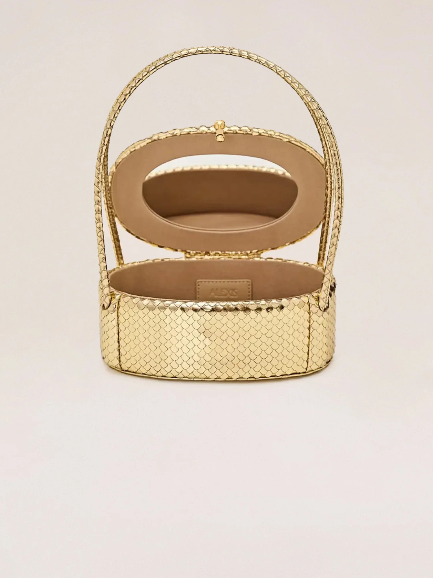 Constance - Image 3